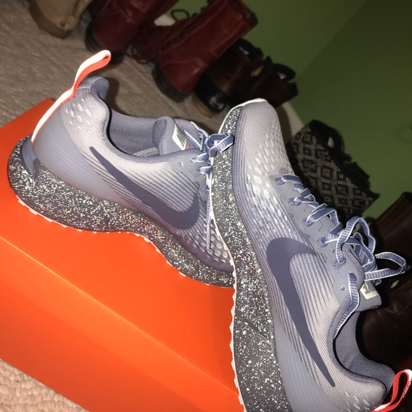 Running nike shoes - Picture 1 of 4
